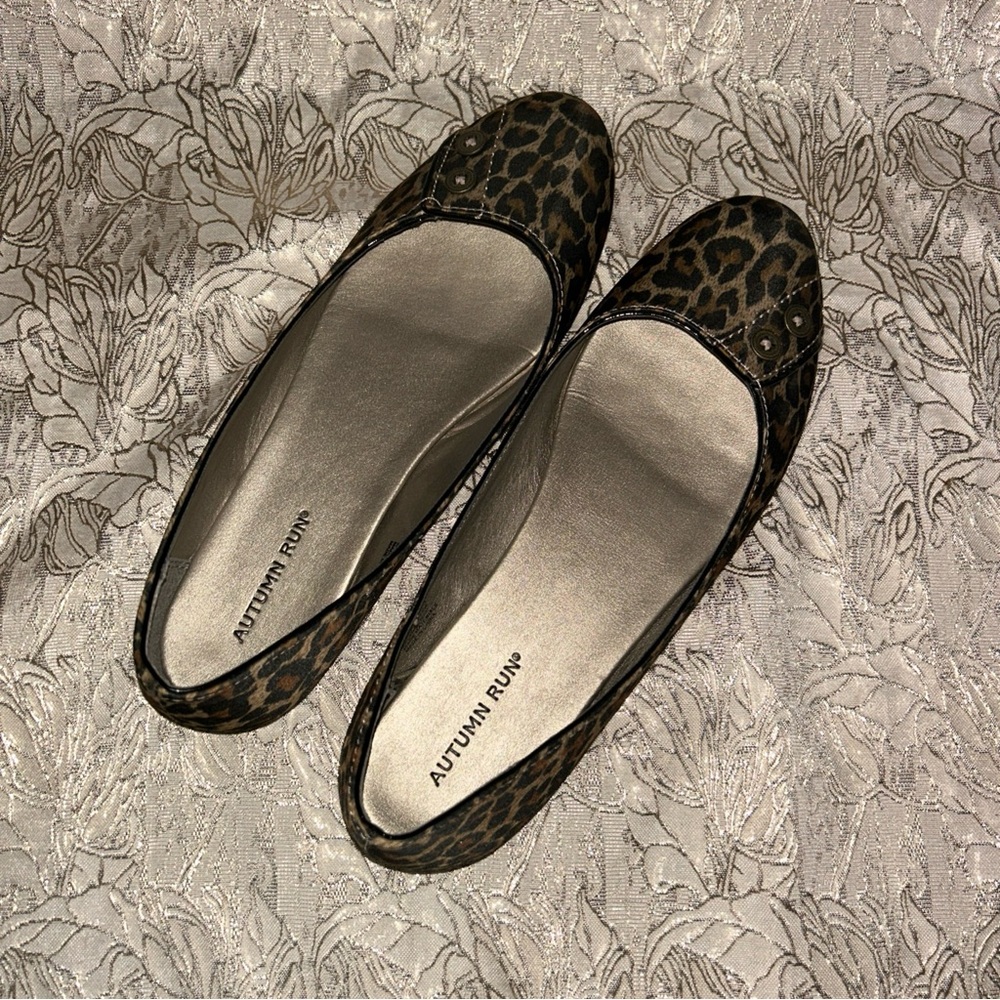 Autumn run women’s size 10 Satin cheetah print flats